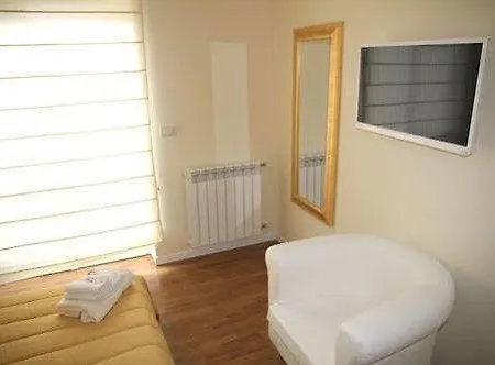 Domus Yenne Apartment